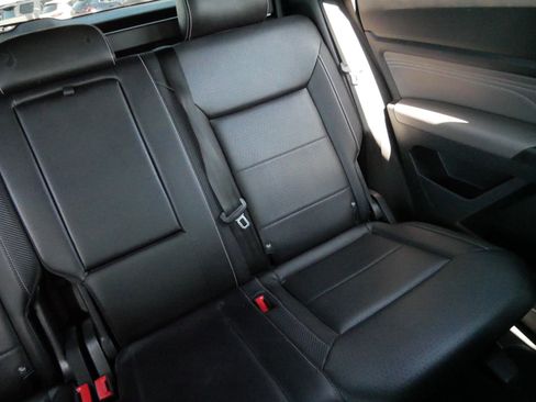 Certified 2022 Volkswagen Atlas Cross Sport SEL R-Line AWD/4WD image 16