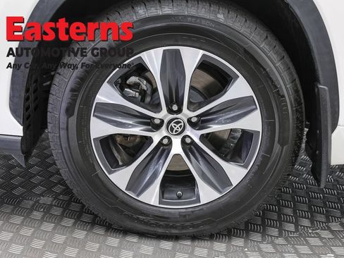 Used 2021 Toyota Highlander XLE AWD/4WD image 33
