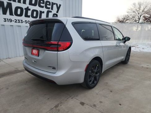 New 2026 Chrysler Pacifica Limited w/ S Appearance Package image 24