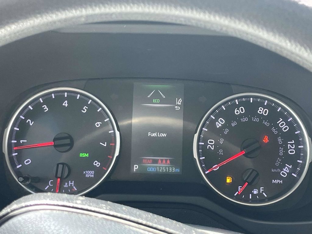 Used 2021 Toyota RAV4 XLE FWD image 20