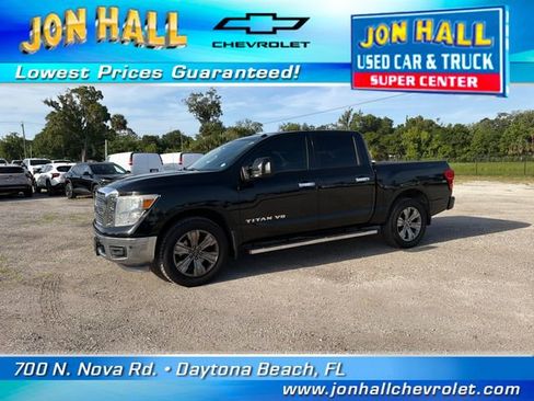 Used 2018 Nissan Titan SV w/ SV Convenience Package AWD/4WD image 3