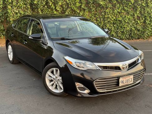 Used 2015 Toyota Avalon XLE FWD image 2