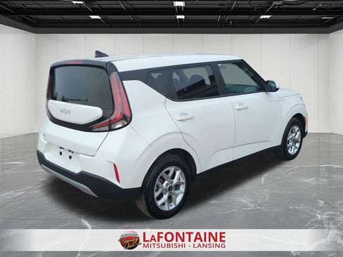 Used 2025 Kia Soul LX w/ LX Technology Package FWD image 8