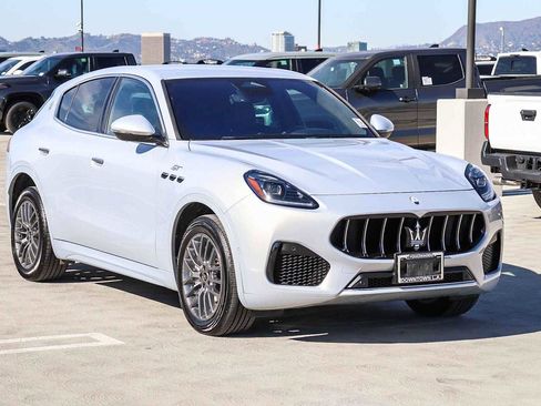 Used 2024 Maserati Grecale GT image 3