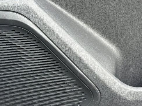 Used 2024 Chevrolet Traverse LT image 28