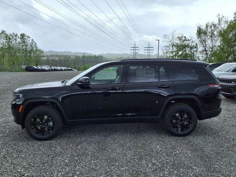 New 2025 Jeep Grand Cherokee L Altitude image 2
