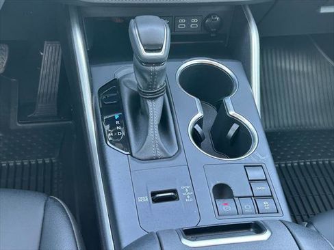 Certified 2025 Toyota Highlander XLE FWD image 23