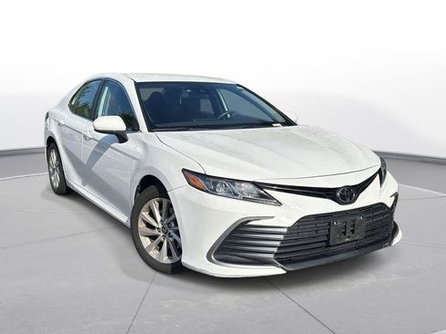 Used 2024 Toyota Camry LE FWD image 4