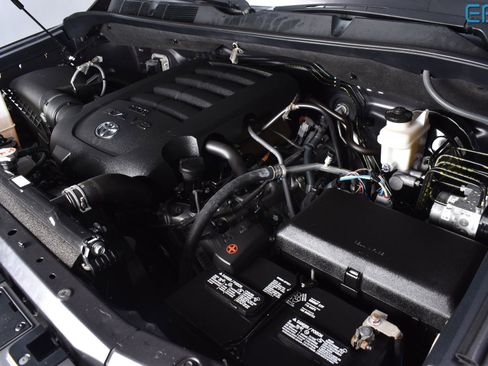 Used 2018 Toyota Tundra SR5 AWD/4WD image 10