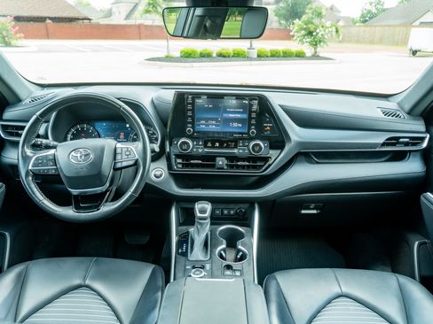 Used 2021 Toyota Highlander XSE AWD/4WD image 21