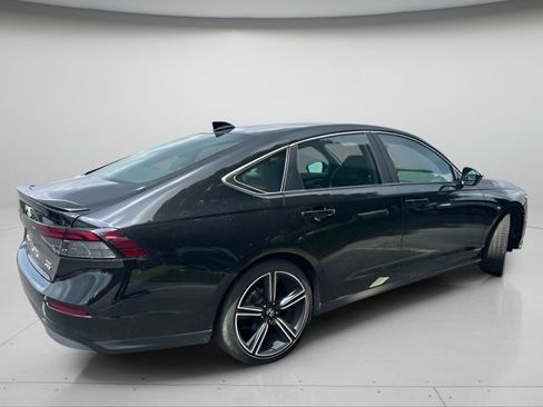 Used 2024 Honda Accord Sport image 6