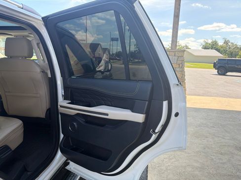 Used 2024 Ford Expedition Platinum AWD/4WD image 7