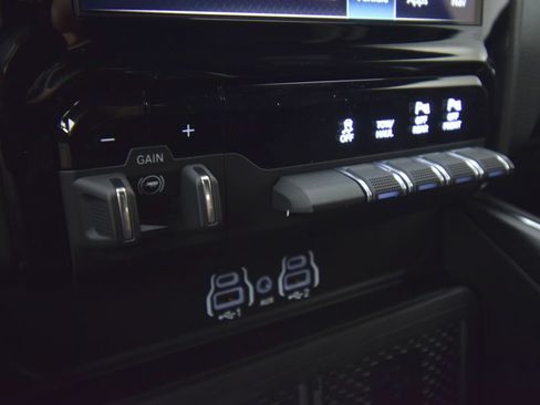 New 2026 RAM 2500 Laramie AWD/4WD image 22