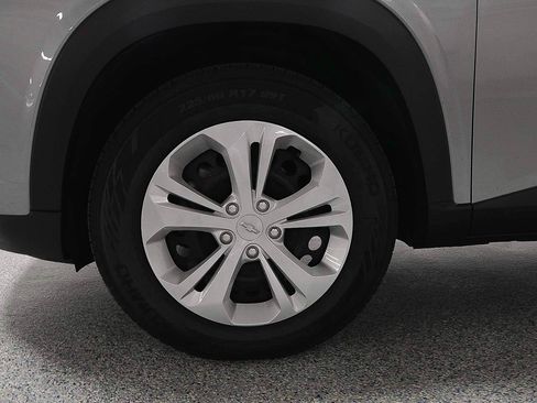 Used 2025 Chevrolet Trax LS FWD image 5