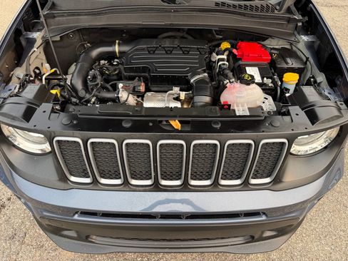 Used 2023 Jeep Renegade Latitude AWD/4WD image 36