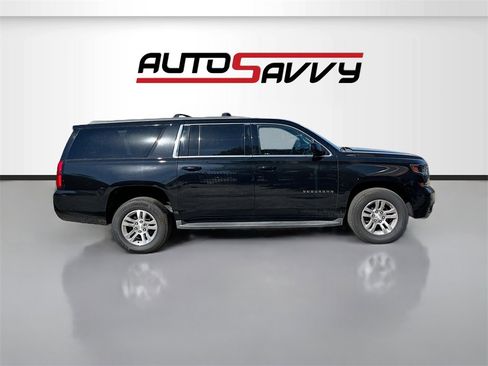 Used 2017 Chevrolet Suburban LT image 8
