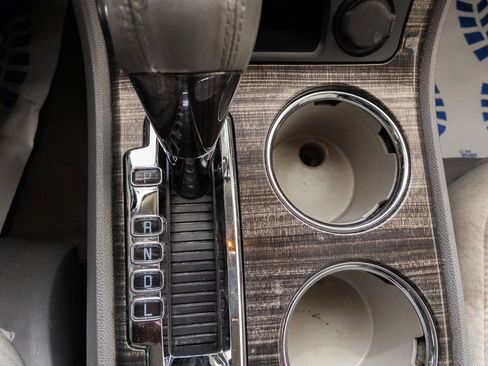 Used 2014 GMC Acadia SLT image 18