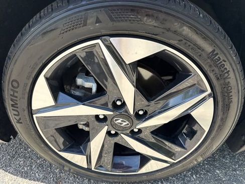 Certified 2023 Hyundai Elantra SEL w/ Convenience Package FWD image 13
