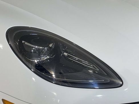 Certified 2026 Porsche Macan AWD/4WD image 16