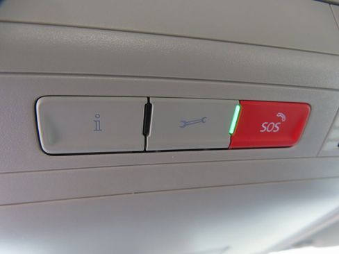 Used 2023 Volkswagen Taos SE w/ Panoramic Sunroof Package image 13