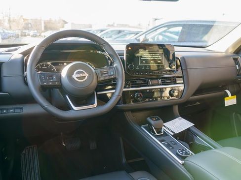 New 2025 Nissan Pathfinder SL image 11