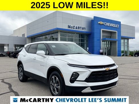 Used 2025 Chevrolet Blazer LT FWD image 1