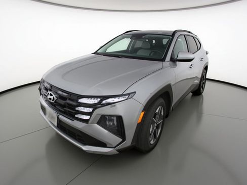 Used 2025 Hyundai Tucson SEL FWD image 3