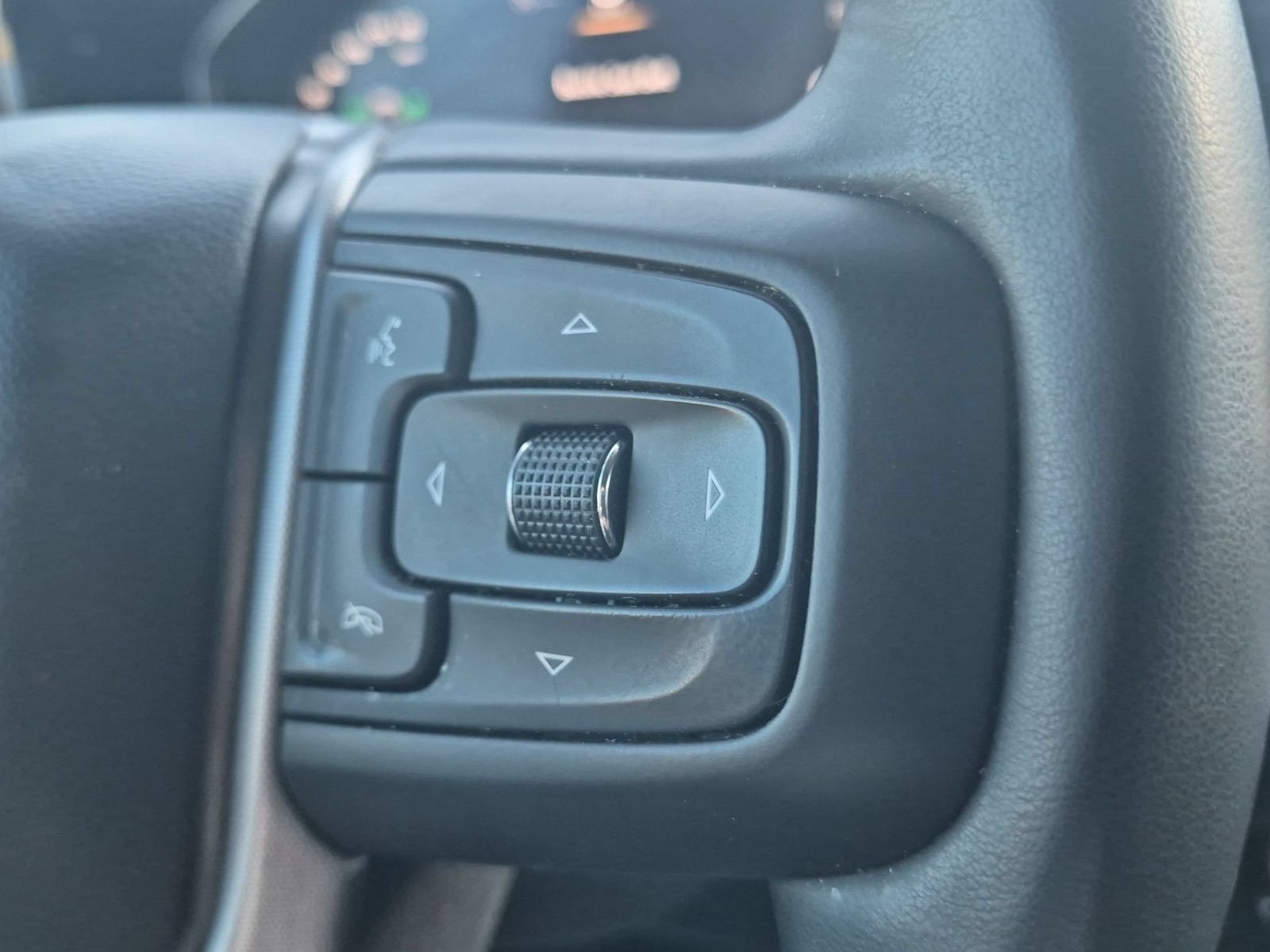 Used 2025 GMC Sierra 1500 SLT RWD image 14