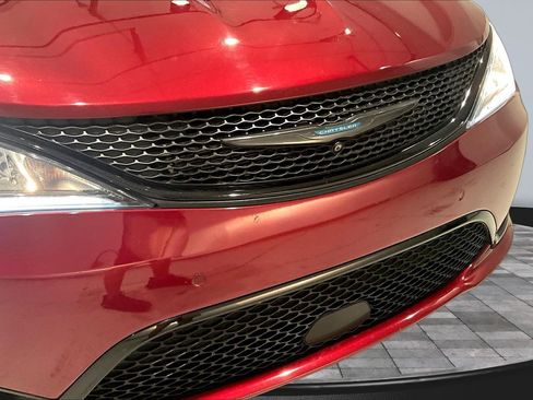 Used 2020 Chrysler Pacifica Limited w/ Advanced Safetytec Group FWD image 34