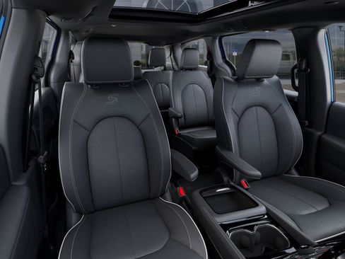 New 2027 Chrysler Pacifica Limited FWD image 16
