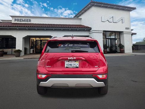 Used 2024 Kia Niro EX FWD image 7