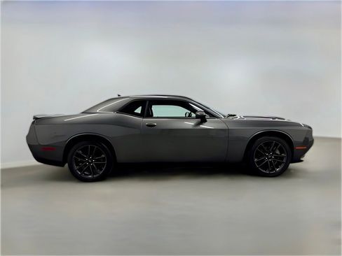 Used 2022 Dodge Challenger SXT w/ Plus Package image 3