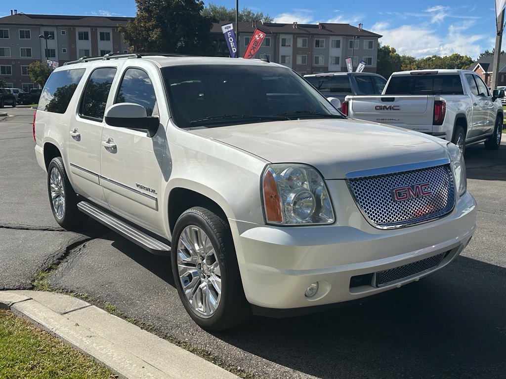 Used 2012 GMC Yukon XL SLT w/ SLT-2 Equipment Package AWD/4WD image 5