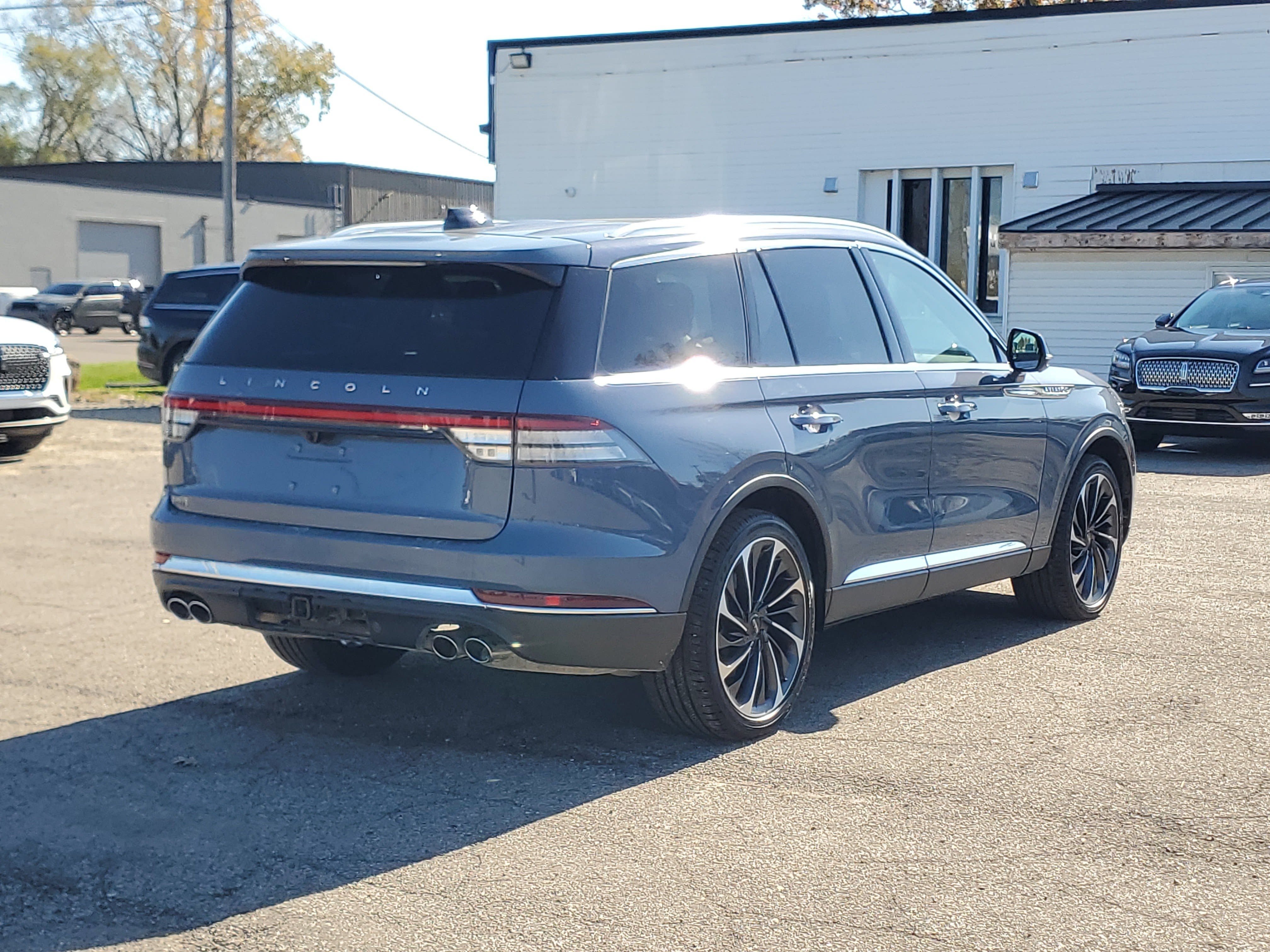 Used 2025 Lincoln Aviator Reserve w/ Equipment Group 201A AWD/4WD image 6