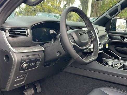 Used 2024 Jeep Wagoneer Series II w/ Flexible Seating Group image 36