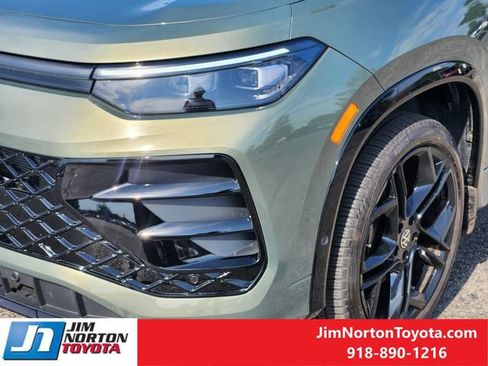Used 2025 Volkswagen Tiguan SE R-Line AWD/4WD image 10