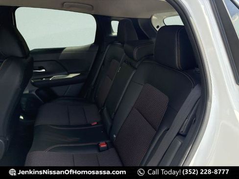 Certified 2025 Nissan Kicks SR FWD image 27