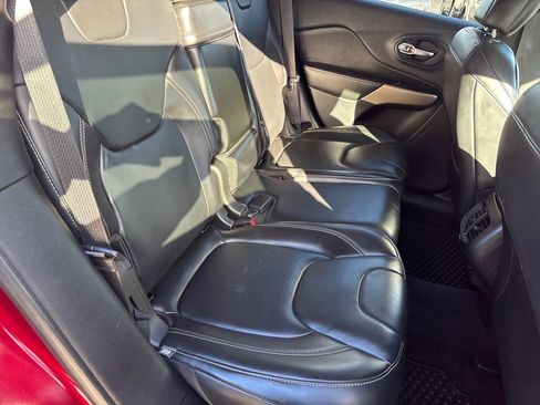 Used 2017 Jeep Cherokee Latitude w/ Comfort/Convenience Group image 18