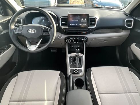 New 2025 Hyundai Venue SEL image 13