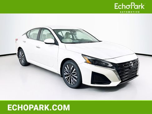 Used 2023 Nissan Altima 2.5 SV FWD image 1