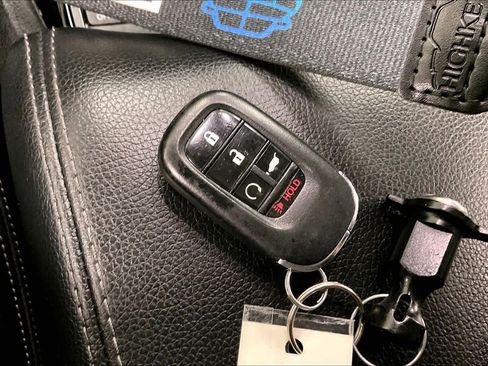Used 2023 Honda Pilot Touring image 15