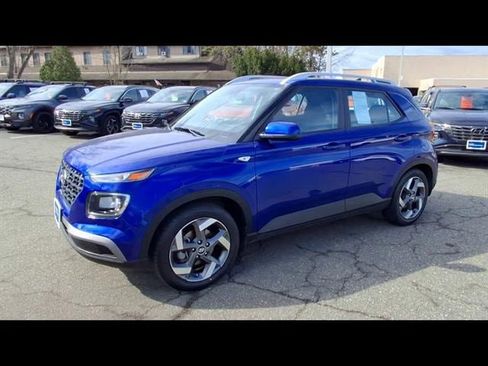 Certified 2022 Hyundai Venue SEL image 32