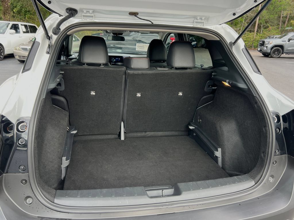 Used 2025 Nissan Kicks SR FWD image 12