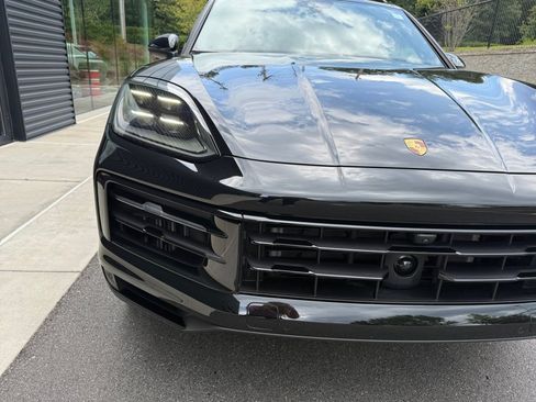 Certified 2024 Porsche Cayenne AWD/4WD image 13