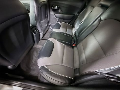 Used 2022 Kia Niro EX w/ Cold Weather Package FWD image 27