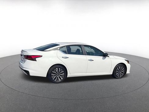 Used 2025 Nissan Altima 2.5 SV FWD image 15