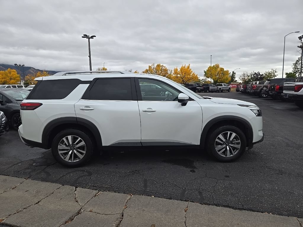 Used 2025 Nissan Pathfinder SL AWD/4WD image 4
