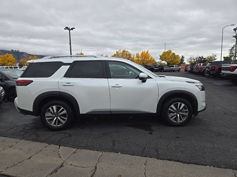 Used 2025 Nissan Pathfinder SL AWD/4WD image 4