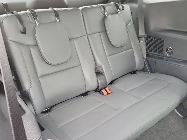 Used 2025 Ford Explorer Active w/ Active Comfort Package RWD image 18