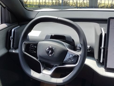 New 2025 Volvo EX30 Plus image 19